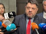 Атанас Зафиров: Вотовете на недоверие единствено бламират важни за хората закони – мнозинството стои монолитно