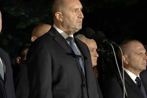 Радев: Има политически брокери, готови да похарчат нашето бъдеще, за да си купят чужда благословия