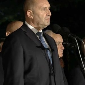 Радев: Има политически брокери, готови да похарчат нашето бъдеще, за да си купят чужда благословия