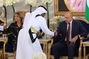 Радев се срещна с престолонаследника на Саудитска Арабия, посрещнаха го с почести