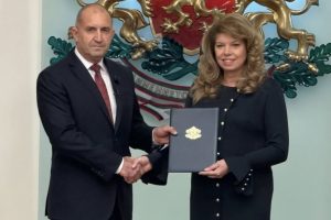 Кой кой е в проектоправителството “Радев” (Автобиографии)