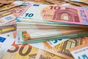 Без теглене от банкомат и плащане на ПОС терминал - най-важното за еврото в първите часове на НГ