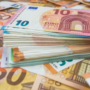 Без теглене от банкомат и плащане на ПОС терминал - най-важното за еврото в първите часове на НГ