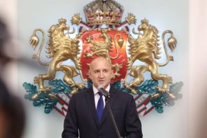 Третият мандат: Президентът Румен Радев го връчва на АПС