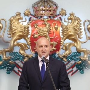 Третият мандат: Президентът Румен Радев го връчва на АПС