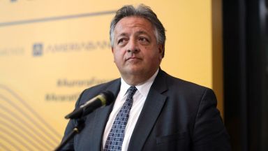 Ваксините на Moderna: Как имигрантът Нубар Афеян се изправи срещу COVID-19