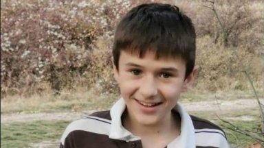 Дете изчезна в Перник, доброволци и полиция го издирват (снимки)