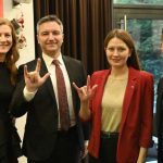 Вигенин и Пенкова с ангажимент за нови решения за приобщаването на децата и младежите с увреден слух