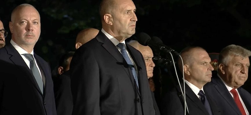 Радев: Има политически брокери, готови да похарчат нашето бъдеще, за да си купят чужда благословия