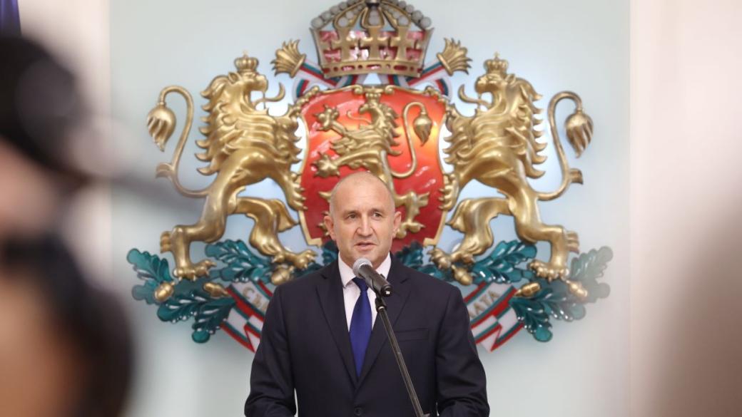 Третият мандат: Президентът Румен Радев го връчва на АПС